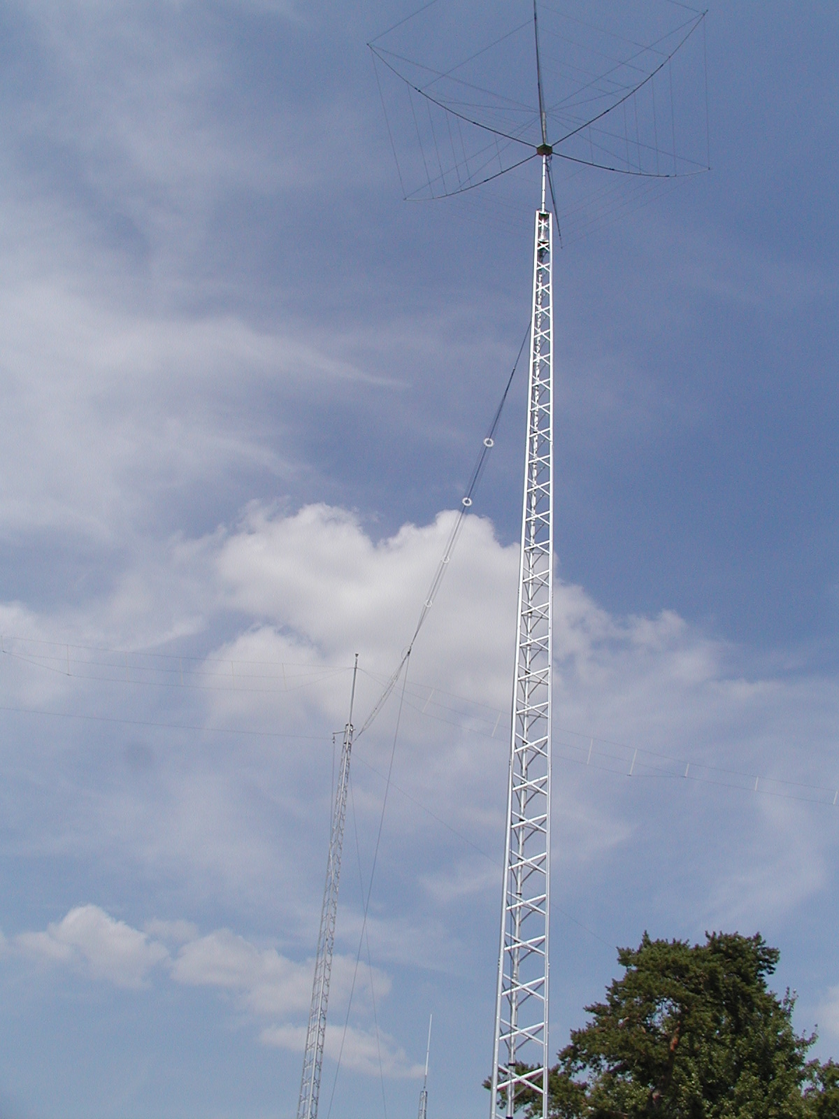 ni4l-cage-dipole-40-meters.jpg ni4l-cage-dipole-40-meters.jpg